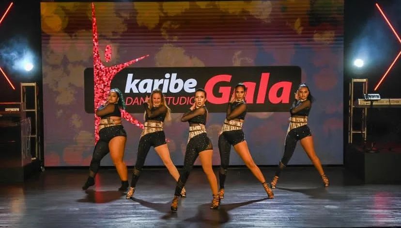 Our Bellas looking like queens in this formation 👑
#FlashbackFriday
.
.
.
.
#Miami #Performance #Dancerlife #Lasbellas #Danceishappiness #Bachata #Queens #Bachateame #BellaCiao